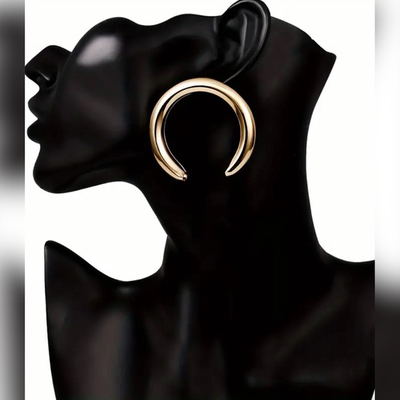 Gold Tone Open Hoops Glamorous 🤩🤩🤩 - Picture 2 of 5